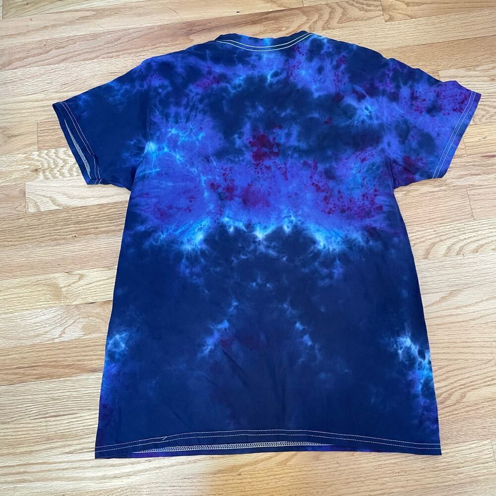 handmade tie dyed unisex tshirt paw print in a heart L - Picture 6 of 7